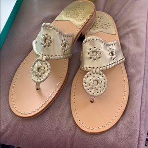 Jack Rogers Hamptons Flat (Narrow) in Platinum
